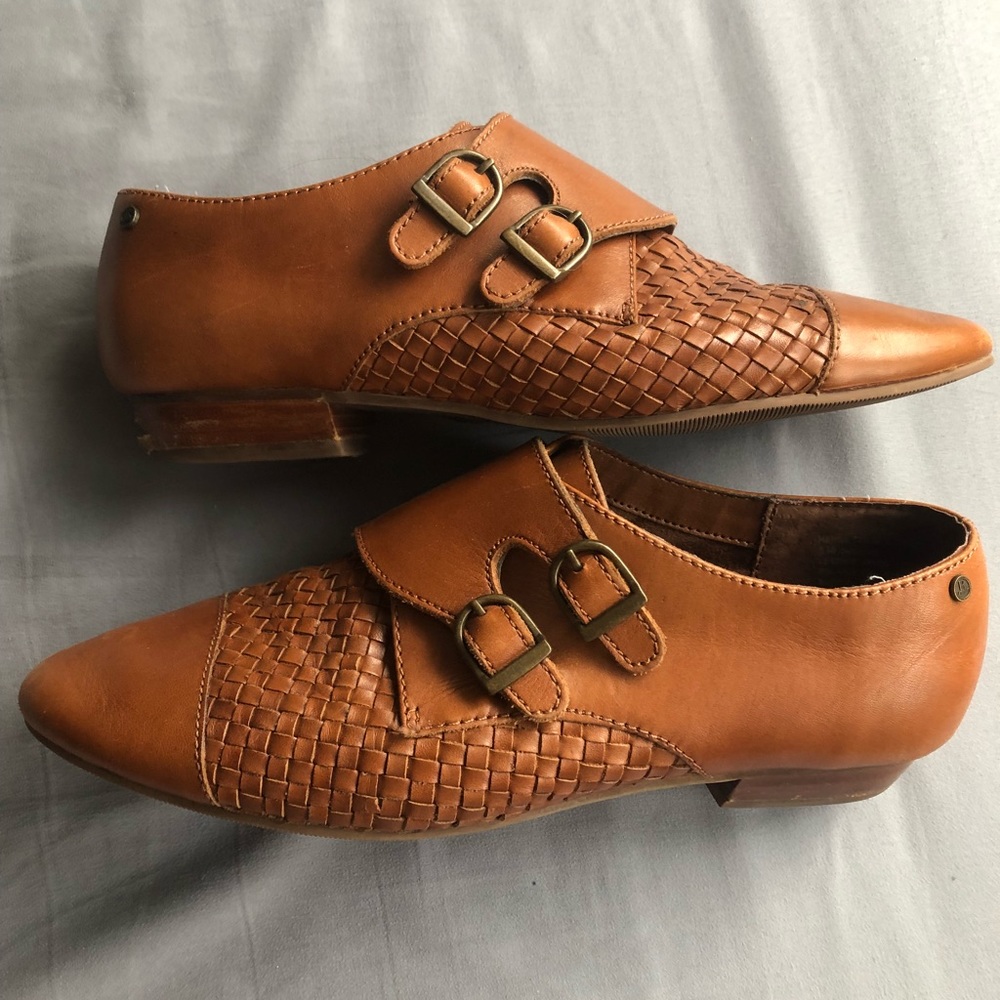 Tan leather oxford shoes